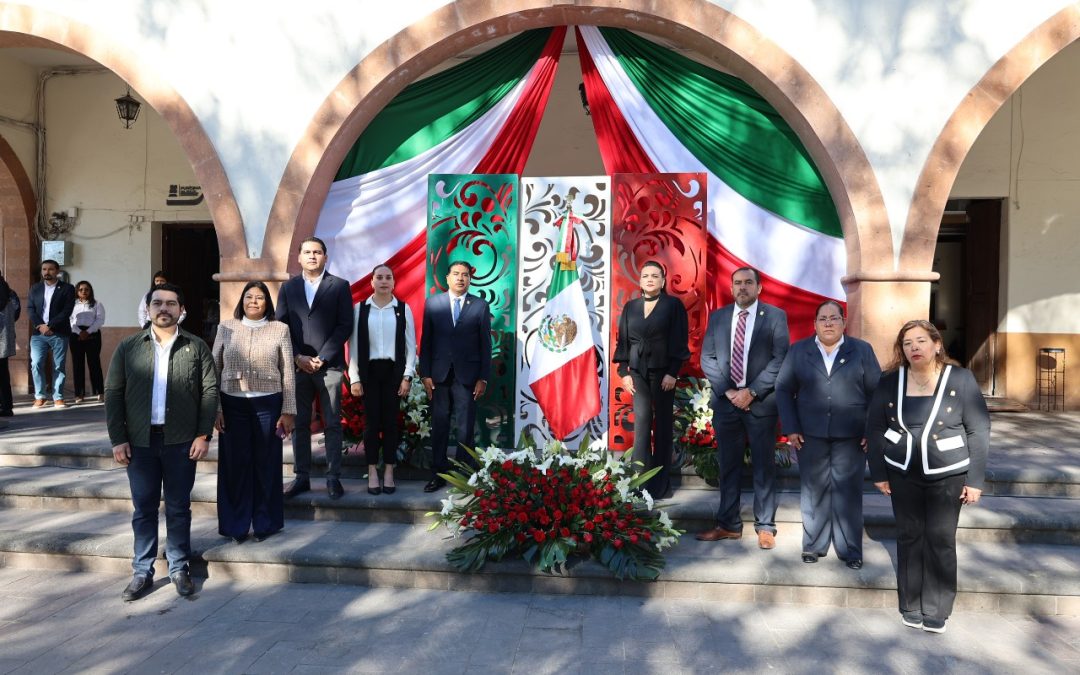 BANDERA DE MÉXICO RESALTA EN PURÍSIMA