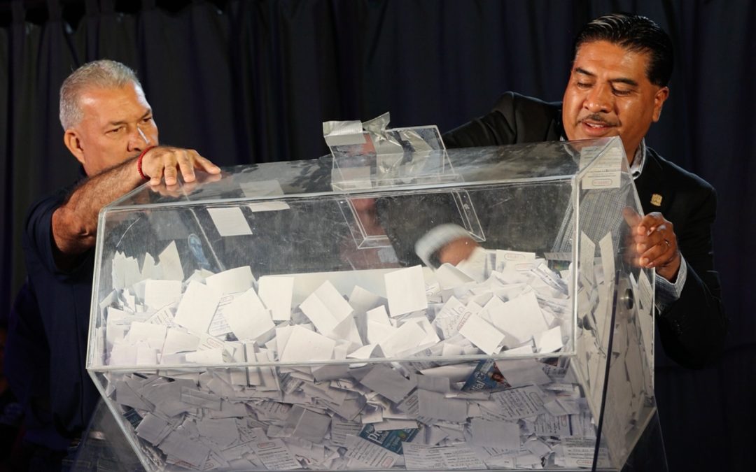 DOCE GANADORES Y VIAJE A LA PLAYA